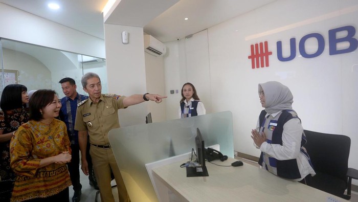 UOB Indonesia terus melebarkan sayap bisnisnya membangun fondasi yang kuat dengan nasabah guna mendukung perekonomian Jawa Barat yang memiliki potensi bisnis yang besar.