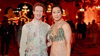 CEO Meta, Mark Zuckerberg dan sang istri Priscilla Chan juga hadir dalam pernikahan tersebut.