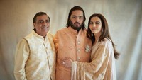 Mukesh Ambani diperkirakan memiliki kekayaan sekitar US$ 117 miliar atau sekitar Rp 1.800-an miliar. Anaknya Anant Ambani berusia 28 tahun dan saat ini menjabat sebagai direktur di sebuah bisnis energi yang dioperasikan oleh Reliance.
