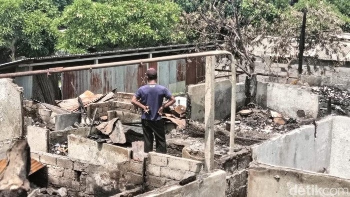 Lokasi kebakaran puluhan kamar kos di Denpasar, Bali.