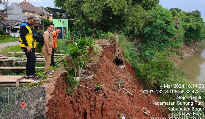 Longsor di kawasan bantaran Sungai Cileungsi, di Desa Bojong Kulur, Kecamatan Gunung Putri, Bogor. (Dok BPBD Kabupaten Bogor)