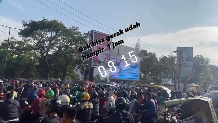 Macet parah di simpang menuju kampus Unimed (Istimewa/Dok Shahab Sahala Siagian)