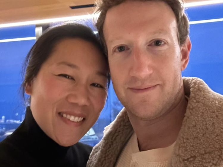 Gaya Apa Adanya Istri Zuckerberg yang Bikin Heran