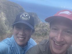 Gaya Apa Adanya Istri Zuckerberg yang Bikin Heran