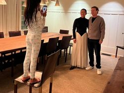 Gaya Apa Adanya Istri Zuckerberg yang Bikin Heran