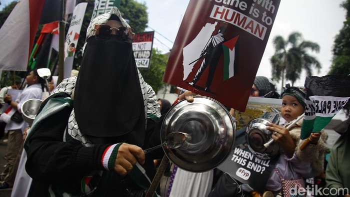 Massa Demo Kedubes Mesir, Minta Perbatasan Palestina Dibuka
