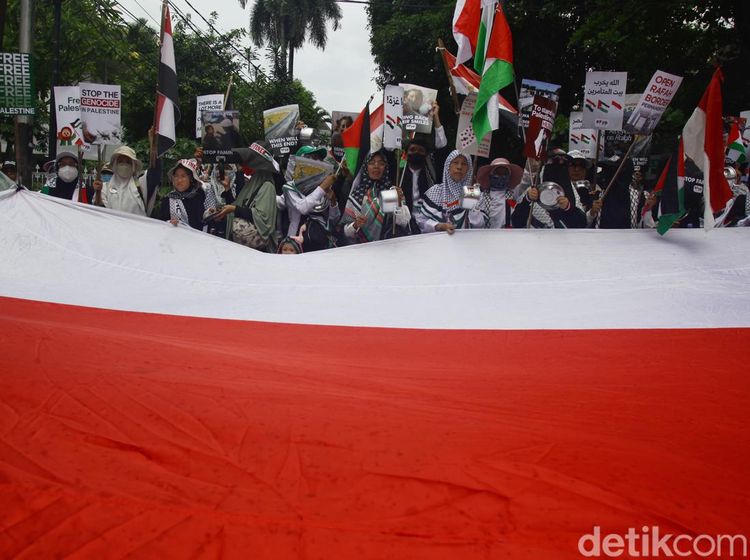 Massa Demo Kedubes Mesir, Minta Perbatasan Palestina Dibuka