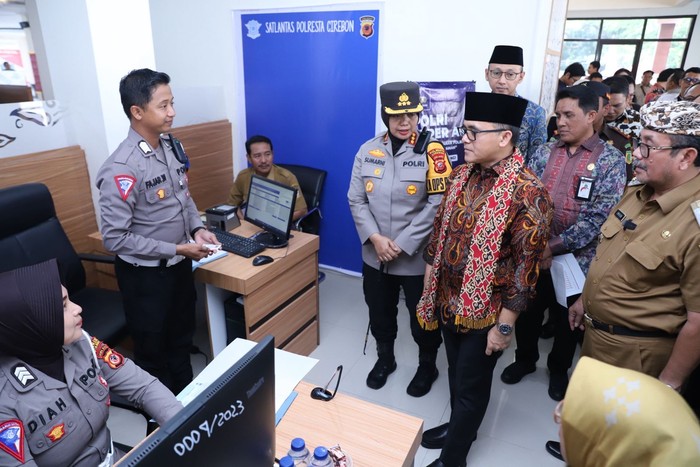 Menteri Pendayagunaan Aparatur Negara dan Reformasi Birokrasi (PAN-RB) Abdullah Azwar Anas melakukan kunjungan kerja ke Kabupaten Cirebon, Senin (4/3).
