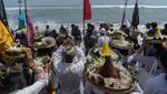 Menyucikan Diri Lewat Upacara Melasti di Pantai Parangkusumo