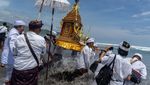 Menyucikan Diri Lewat Upacara Melasti di Pantai Parangkusumo