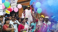 Pekerja seks dan aktivis mengikuti berunjuk rasa di Kolkata, India, Minggu (3/3/2024).