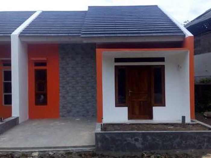 Tampilan depan rumah di Mutiara Sukaresik