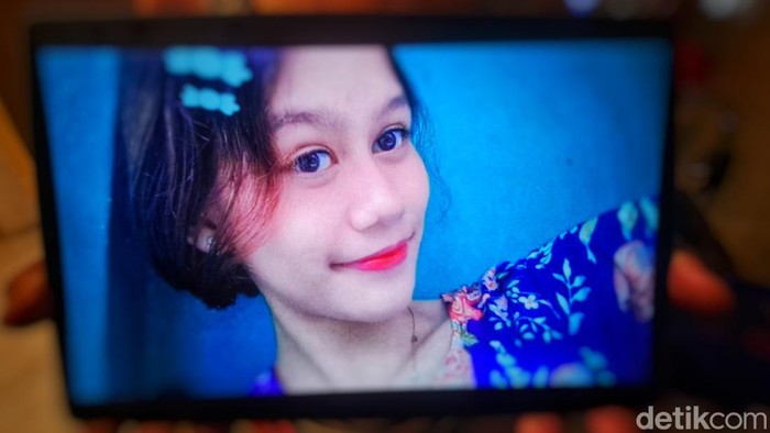 Mya Apriliani (18) gadis asal Palabuhanratu hilang, saksi mata sempat melihat gadis putus sekolah itu sempat dijemput oleh seseorang.