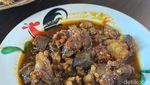 Cicip Nasi Bejeg dan Ayam Kampung Goreng Racikan Ussy Sulistiawaty