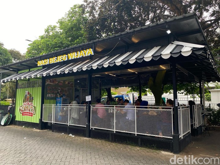 Nasi Bejeg Wijaya Nasi Bejeg Wijaya, warung makan milik Ussy Sulistiawaty