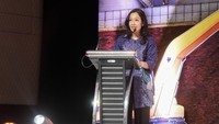 Ingrid Siburian, Presiden Direktur PT Shell Indonesia, menyampaikan kata sambutan pada acara Groundbreaking Ceremony Pembangunan Pabrik Manufaktur Gemuk atau Grease Manufacturing Plant Shell di Jakarta, Senin (4/3/2024). Shell Indonesia (Shell) mengumumkan rencana pembangunan pabrik manufaktur gemuk atau grease manufacturing plant (GMP) pertamanya di Indonesia. Pabrik ini akan melengkapi  pabrik pelumas atau Lubricants Oil Blending Plant (LOBP) Shell yang berada di Marunda, Bekasi, Jawa Barat.