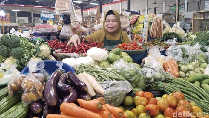 Pedagang di pasar baru Kuningan