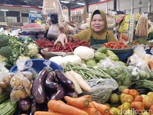 Curhat Lisa Omzet Turun gegara Harga Bahan Pokok Naik di Kuningan