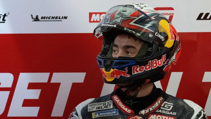 DOHA, QATAR - FEBRUARY 20: Pedro Acosta of Spain and Red Bull GasGas Tech3 looks on in box during the Qatar MotoGP Official Test at Losail Circuit on February 20, 2024 in Doha, Qatar. (Photo by Mirco Lazzari gp/Getty Images)
