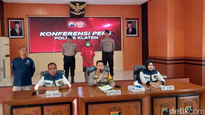 Suyadi, pembunuh kakek bernama Harto dihadirkan di Mapolres Klaten saat konferensi pers Senin (4/3/2024).