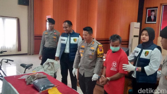 Suyadi, pembunuh kakek bernama Harto dihadirkan di Mapolres Klaten saat konferensi pers Senin (4/3/2024).