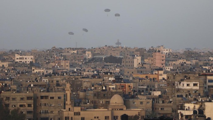 Humanitarian aid is dropped by the United States over Gaza City, Gaza Strip, on Saturday, March 2, 2024. (AP Photo/Mohammed Hajjar)