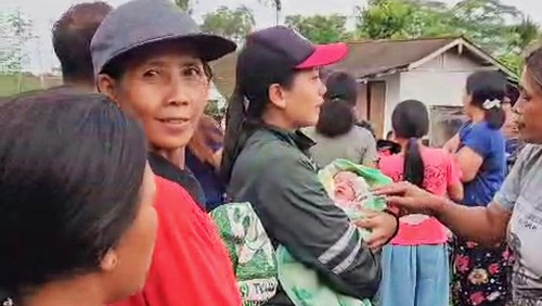 Warga Banjar Dinas Waringin, Desa Pempatan, Kecamatan Rendang, Karangasem, dihebohkan dengan penemuan bayi perempuan di garase mobil, Senin (4/3/2024) (istimewa)