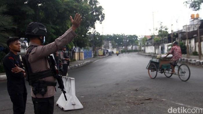 Penutupan Jalan Gresik Imbas Ledakan di Asrama Brimob Penutupan Jalan Gresik Imbas Ledakan di Asrama Brimob
