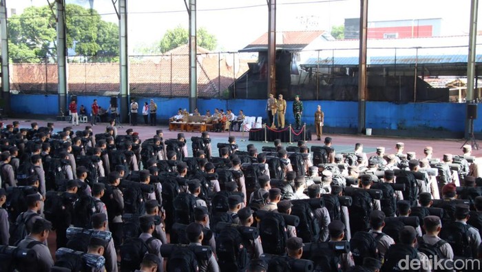 Apel persiapan pengamanan Pilkades serentak di Banjarnegara di lapangan tenis indoor Senin (4/3/2024).
