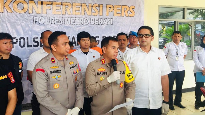 Polisi menangkap begal viral di Bekasi yang bikin wanita terseret-seret di jalan.