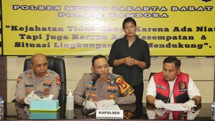 Polsek Tambora menggelar konferensi pers terkait penangkapan suami yang bunuh istri.