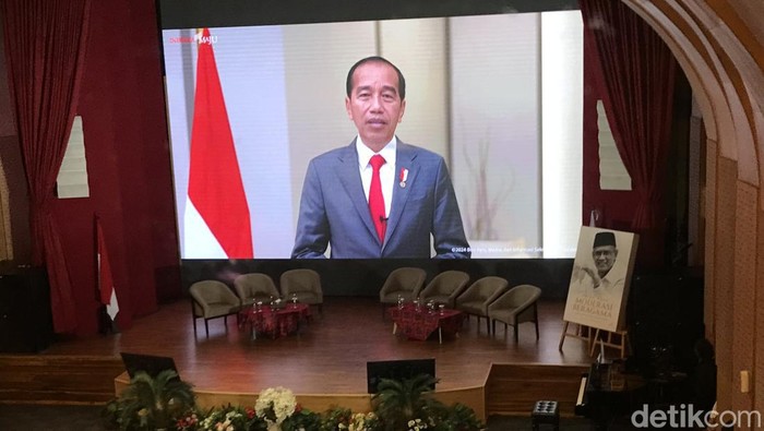 Presiden Jokowi mengucapkan selamat HUT ke-66 Ketua Umum (Ketum) PP Muhammadiyah Haedar Nashir dan peluncuran buku gagasannya lewat video (Firda/detikcom)