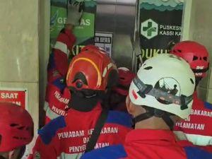 Perawat Puskesmas Kassi-Kassi Makassar Terjebak Dalam Lift, Damkar Evakuasi