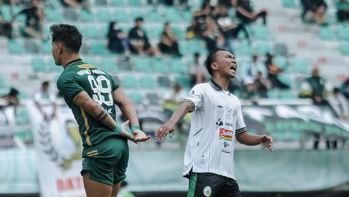 Laga Persebaya vs PSS Sleman, Minggu (3/3/2024).
