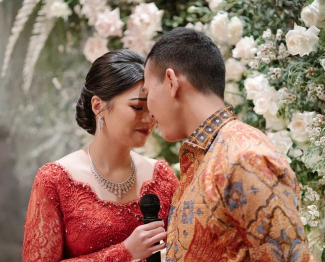 Angela Nurrina Adinda Perkasa Hendropriyono Binti Muhammad Andika Perkasa, in all of my life, i’ve only loved one woman, and that woman is you. Would you be willing to spend the rest of your life with me? Angela my love, would you marry me?” ungkap Hafiz kepada Angela di momen lamaran mereka. Foto: dok. Instagram @hafizyaakbar