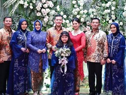 Acara lamaran tersebut disaksikan oleh anggota keluarga besar dari kedua pihak, yang berlangsung dalam suasana intim dan bahagia. Foto: dok. Instagram @hafizyaakbar