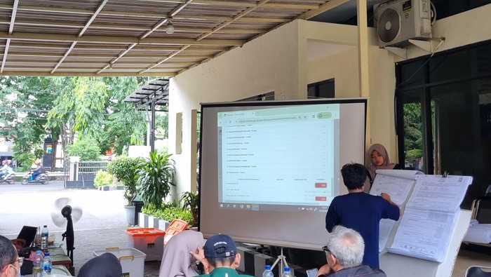 Rekapitulasi suara di Surabaya