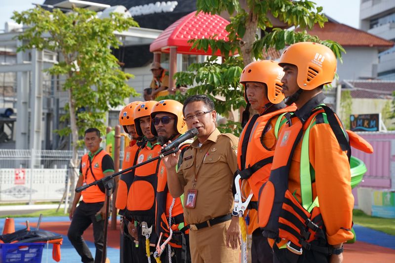 Satgas Khusus Segmen Sungai Ciliwung bentukan Dinas Lingkungan Hidup DKI. (Dok Pemprov DKI)