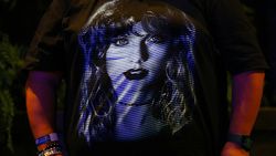 Serunya Fans Taylor Swift Nyanyi Bareng di Jewel Changi Singapura
