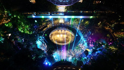 Taylor Swift fans, or Swifties, gather for a sing-a-long ahead of her Eras Tour concert, at Jewel Changi Airport in Singapore March 1, 2024. REUTERS/Edgar Su