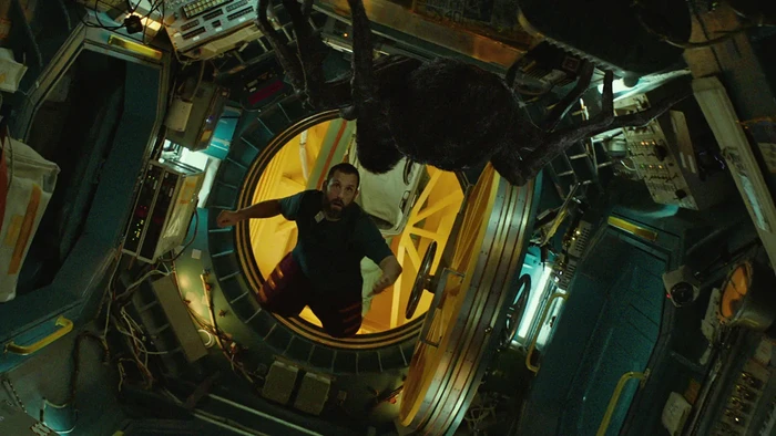 Spaceman (2024) Adegan dalam film Netflix Spaceman (2024).