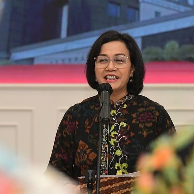 Sri MulyaniSebagai salah satu sosok yang paling penting dalam pemerintahan, kiprahnya sebagai Menteri Keuangan tentu selalu mendapat perhatian. Tahun lalu Sri Mulyani yang sering disebut Kartini Modern itu pun gelar kehormatan Honoris Causa Doctor of Laws dari Australian National University (ANU) sebagai pengakuan atas kontribusi dan kerja keras dalam pembangunan ekonomi, baik di Indonesia maupun internasional.Foto: Instagram @smindrawati