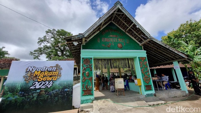 Suasana Nyadran di Makam Sewu di Pedukuhan Pedak, Kalurahan Wijirejo, Kapanewon Pandak, Kabupaten Bantul, Senin (4/3/2024).