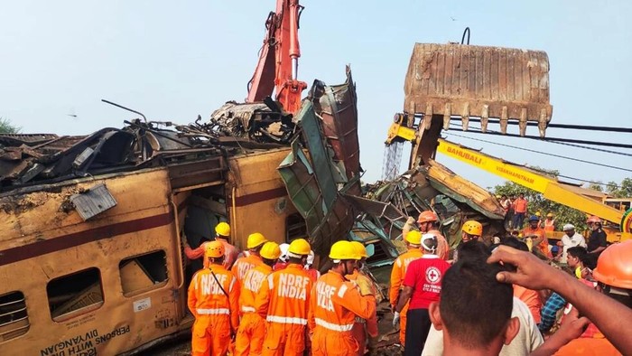 India train drivers who missed a signal and collided with another train killing at least 14 people in October 2023 in Andhra Pradesh state were watching cricket © - / AFP