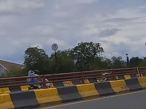 Detik-detik Emak-emak Lawan Arah di Flyover Cibinong Bogor