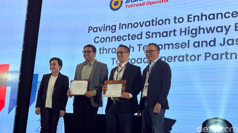 Kemitraan Telkomsel dalam menciptakan Connected Smart Highway Ecosystem bersama Jasamarga Toll Road Operator.