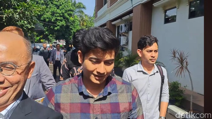 Teuku Ryan saat menghadiri sidang cerai lanjutan dengan Ria Ricis.