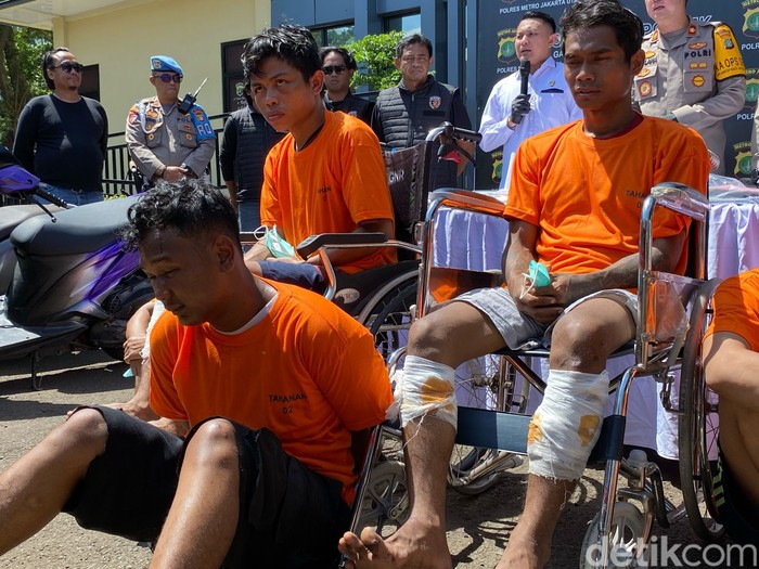 Tiga pelaku jambret yang viral di Kelapa Gading, Jakarta Utara ditangkap polisi.