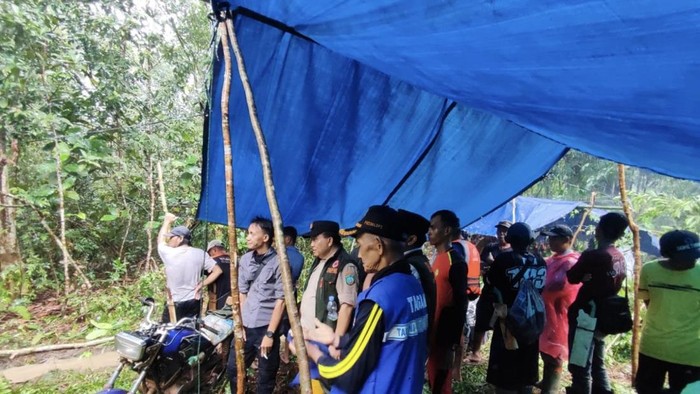 Tim SAR Gabungan juga melakuan pencarian di hutan tak jauh dari Sungai.