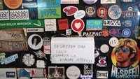 Karena aksinya itu, kawasan Pasar Santa sempat membludak. Kondisi ramai pengunjung ini terjadi tepat setelah Ed Sheeran pulang dari kawasan itu pada Sabtu (2/3) sore hingga Minggu (3/3) kemarin.